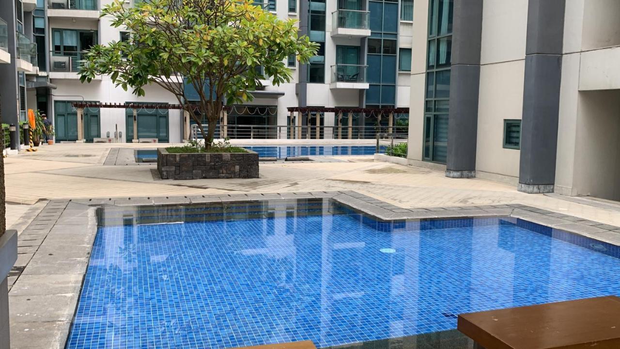 One Palm Tree Villas Condominium - Studio Room With Balcony - Across Terminal 3 Manila Exterior photo